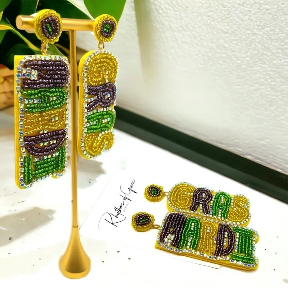 Jazz Up Your Look with Dazzling NWT Beaded Mardi Gras Earrings! 🎉💚💜💛
